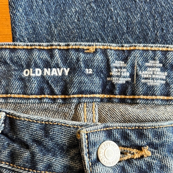 Old Navy High Rise Blue Jeans - Picture 2 of 5